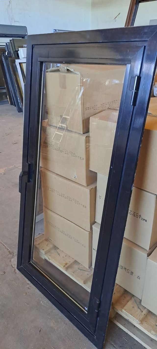 Ventana aluminio abatible