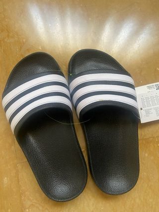 Chanclas Adidas - Negras y Blancas