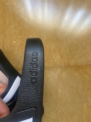 Chanclas Adidas - Negras y Blancas