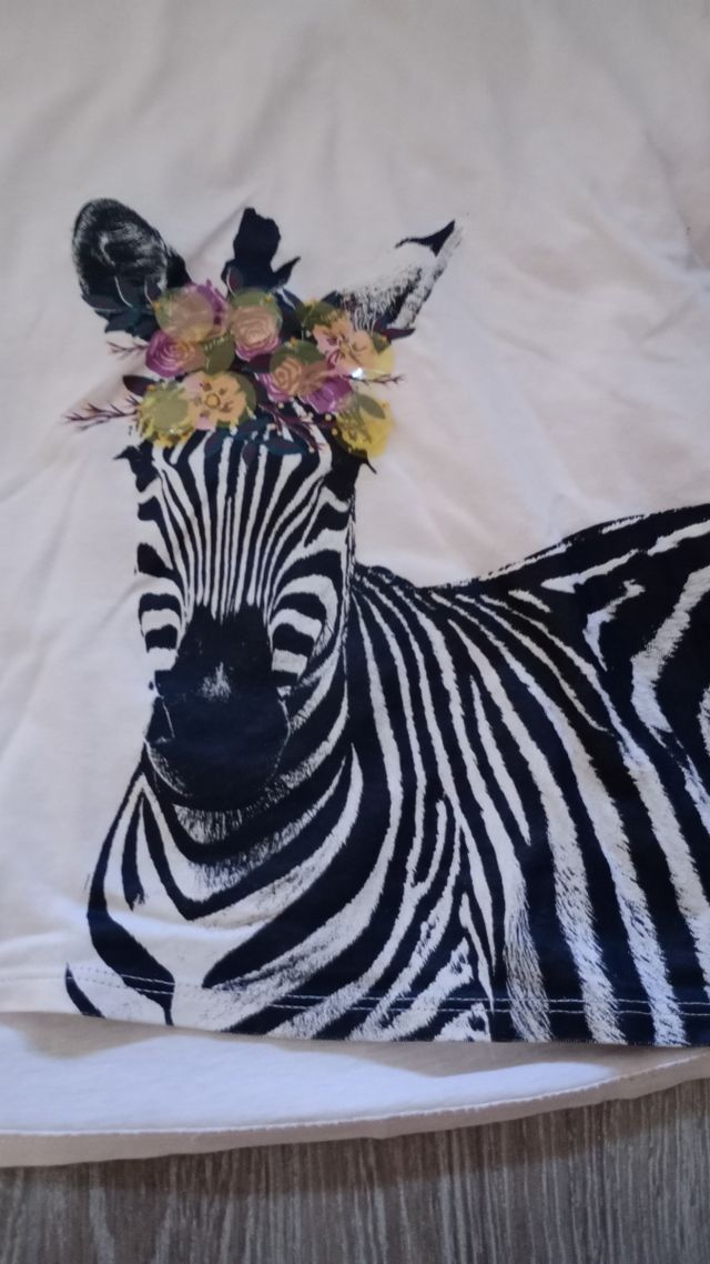 Camiseta cebra con lentejuelas