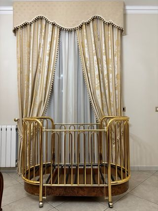 Culla d'epoca dorata