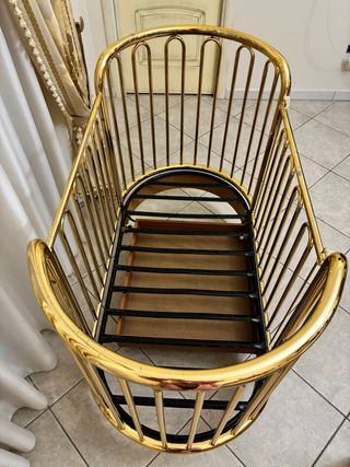 Culla d'epoca dorata