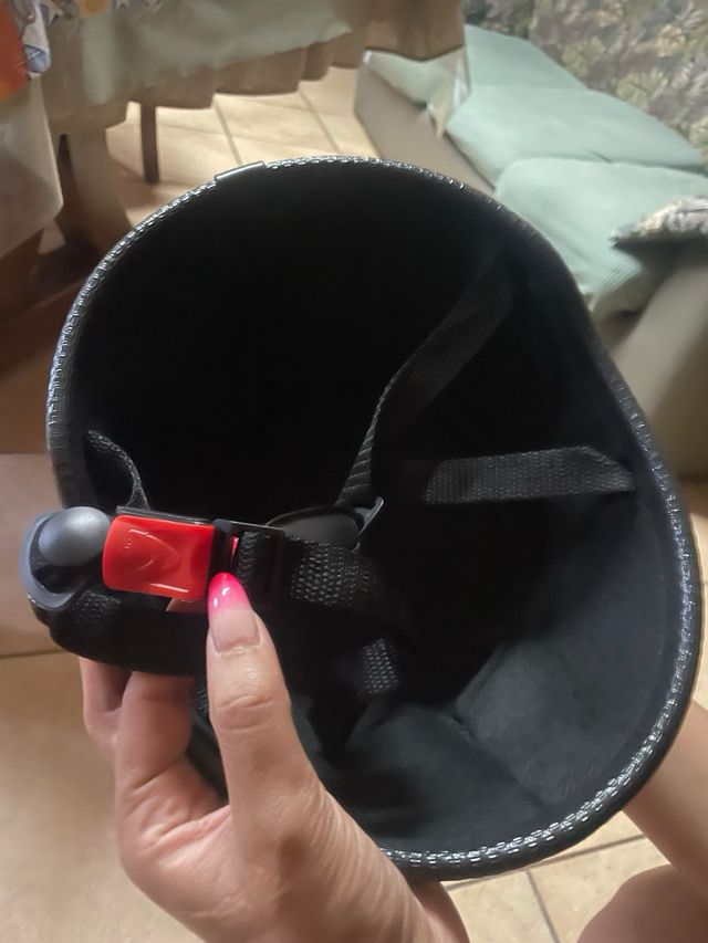 Casco a scodella nero lucido