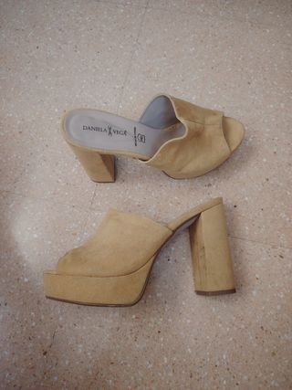 Zapatos plataforma beige Daniela Vega