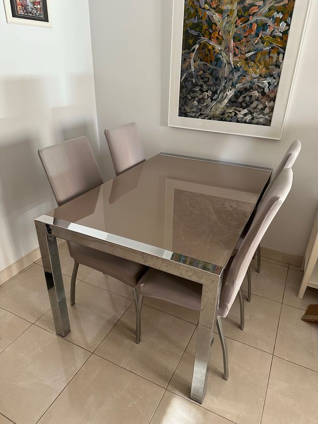 Mesa comedor extensible + 4 sillas