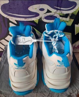 40 Balenciaga x Adidas Sneakers