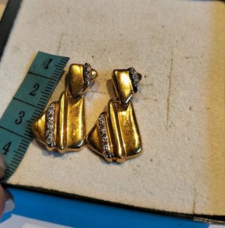 Pendientes chapados en oro antiguos