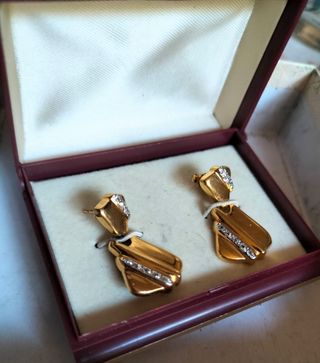 Pendientes chapados en oro antiguos