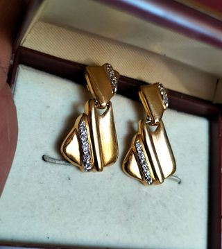 Pendientes chapados en oro antiguos