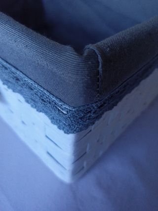 Cesto almacenaje gris y blanco