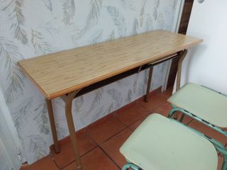 Mesa escritorio + 2 sillas