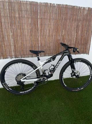 Bicicleta Canyon Lux CF7 - MTB Carbono