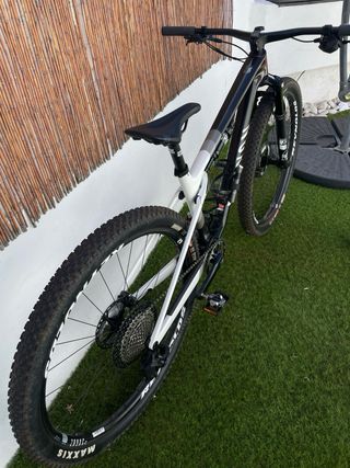 Bicicleta Canyon Lux CF7 - MTB Carbono