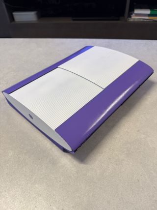 PS3 Super Slim morada y blanca personalizada
