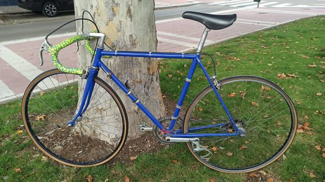 Bicicleta carretera vintage azul