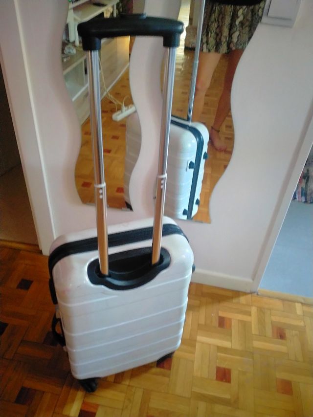 Maleta cabina blanca 50 de largo y 36 de ancho