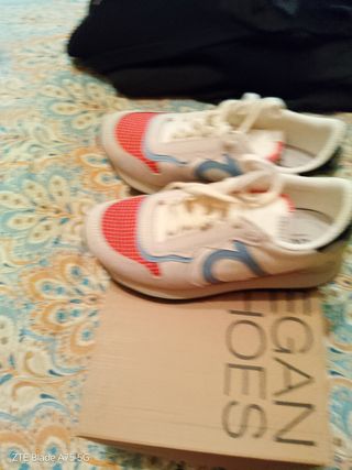 Zapatillas Veganas Blancas y Rojas