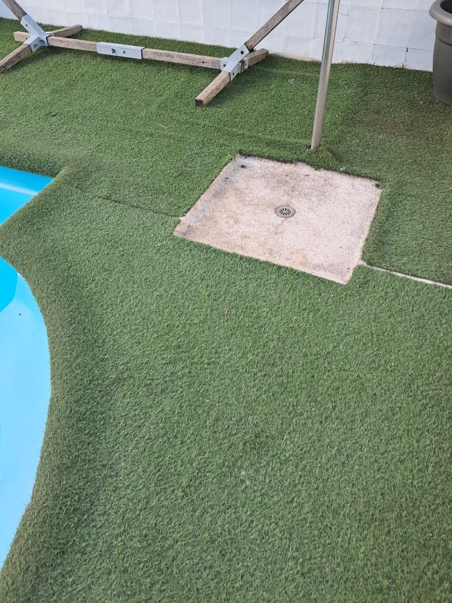 Borde piscina de piedra