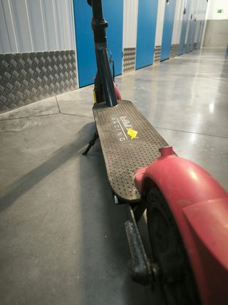 Patinete eléctrico Red Bull Racing