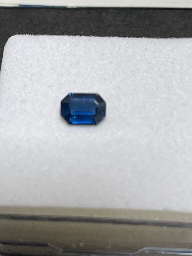 Zafiro azul 0.84ct - IGI