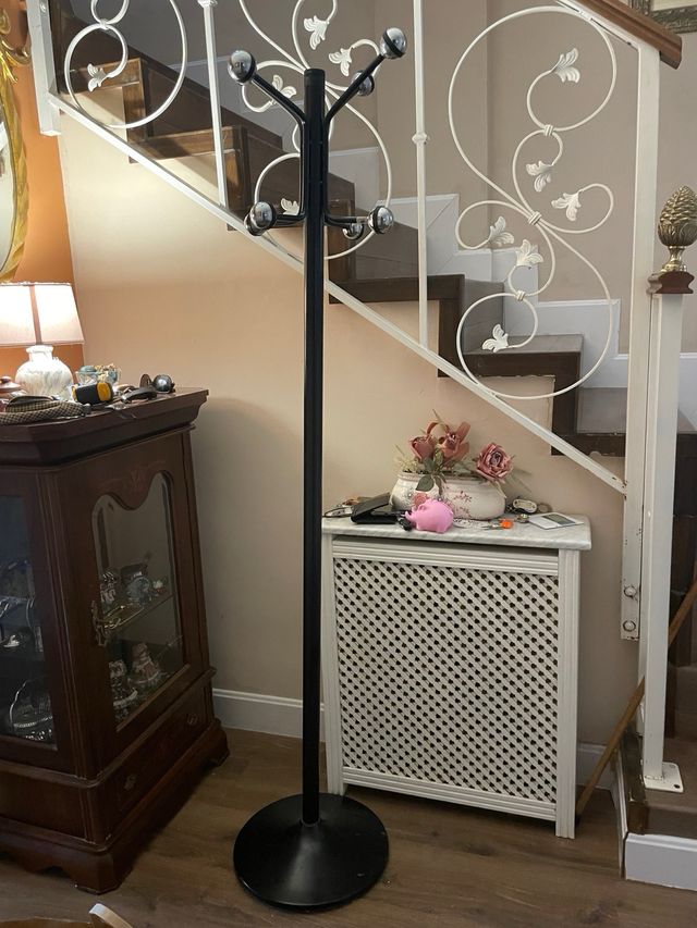 Perchero negro metal - 8 ganchos