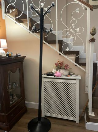 Perchero negro metal - 8 ganchos