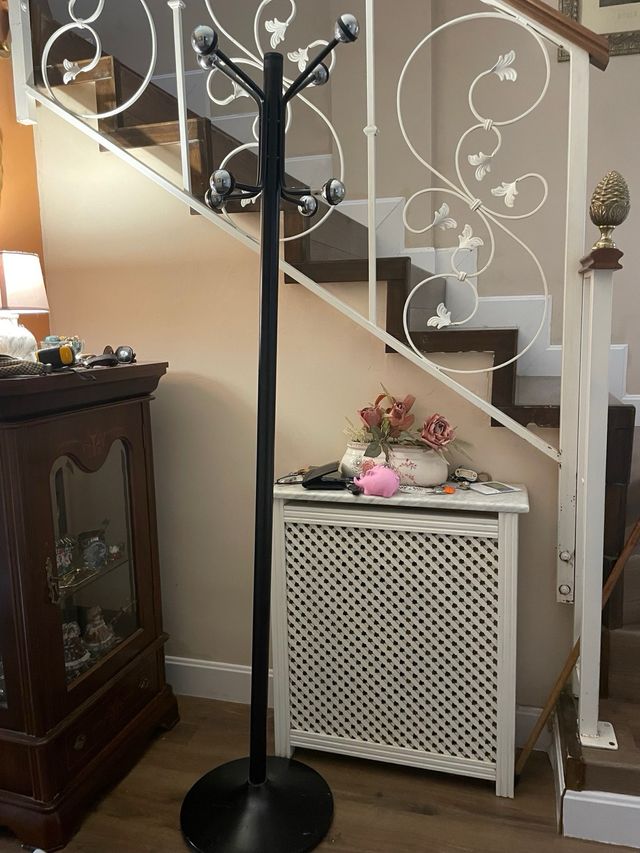 Perchero negro metal - 8 ganchos