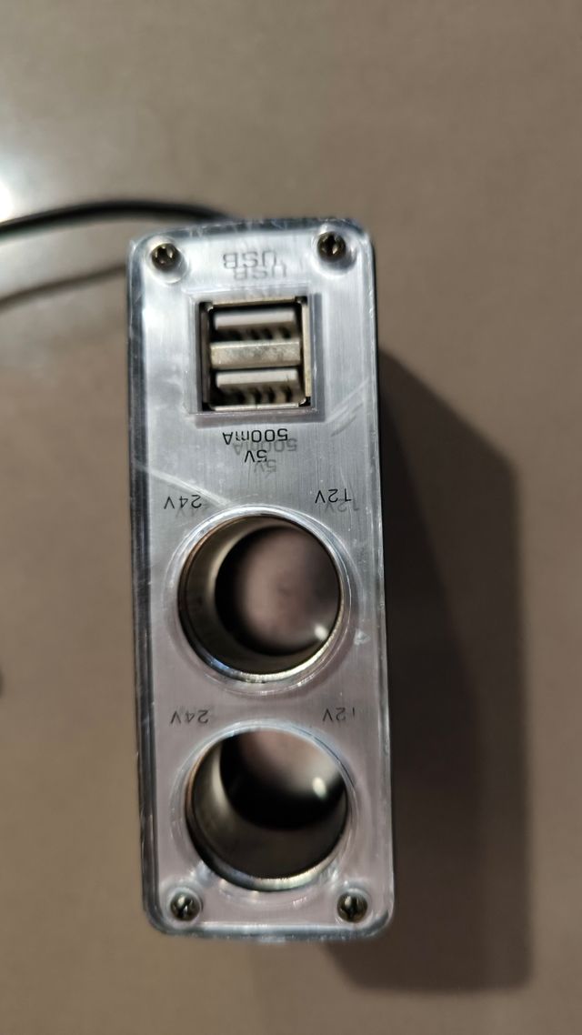 Cargador coche 2 USB + 2x12V + cable micro USB