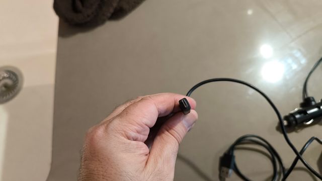 Cargador coche 2 USB + 2x12V + cable micro USB