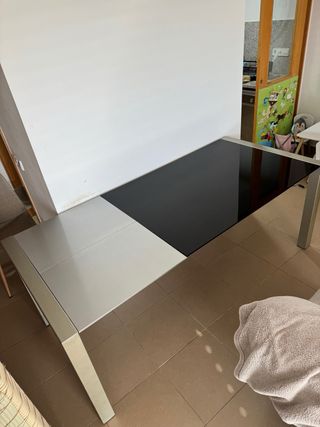 Mesa cristal extensible negra plata