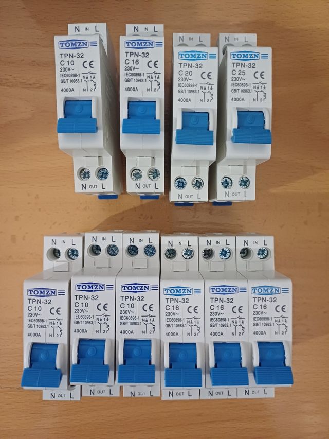 Automáticos estrechos,ocupan la mitad. DPN