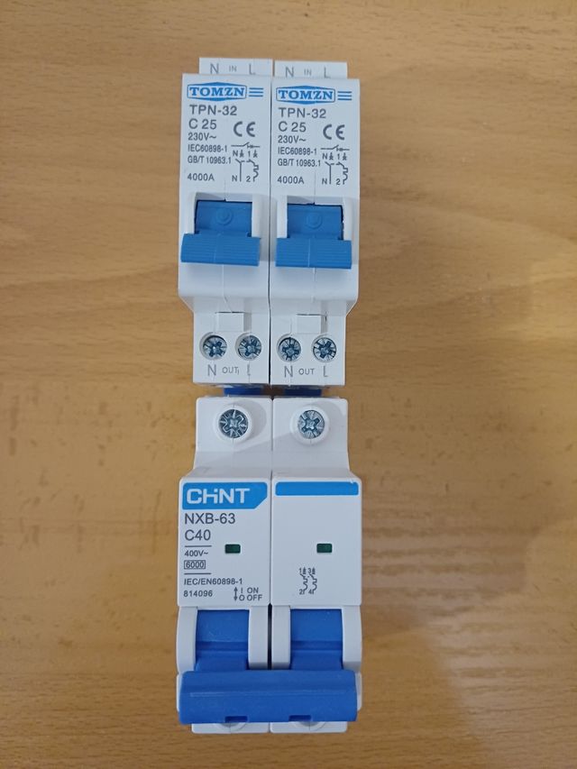 Automáticos estrechos,ocupan la mitad. DPN