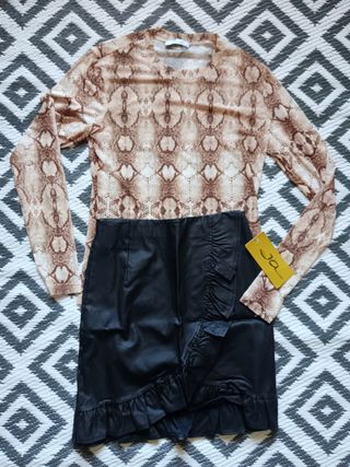 Falda cuero negra & top animal print