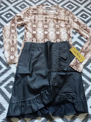 Falda cuero negra & top animal print