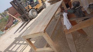 Mesa y banco de madera maciza