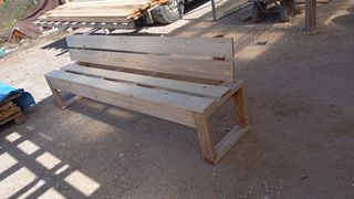 Mesa y banco de madera maciza