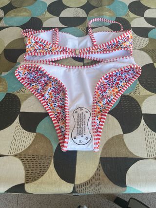 Bikini Flores Rojo-Blanco