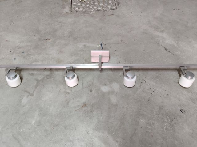 Apliques baño 4 luces, metal inox y cristal blanco