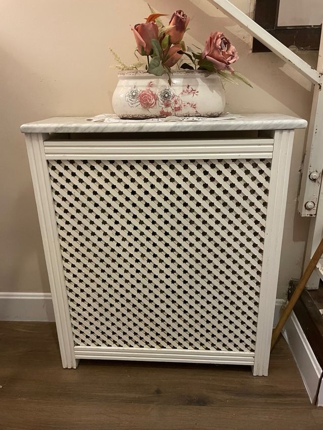 Cubreradiador blanco - Madera y mármol