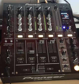 Mesa mezclas Pioneer DJM-700