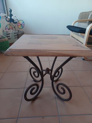Mesita madera y forja marrón