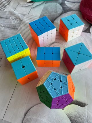 Cubos Rubik: 7 cubos - ¡3€/unidad!