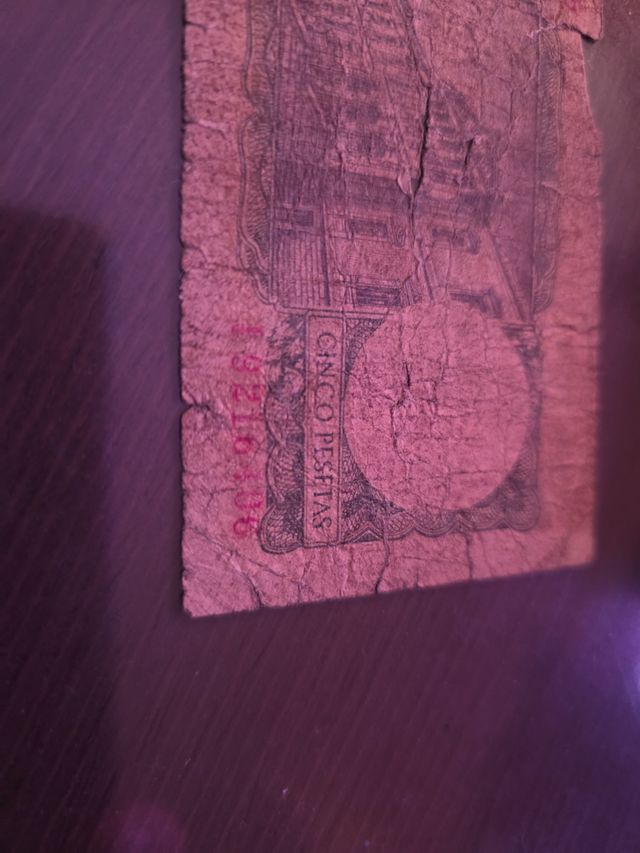 Billete 5 pesetas España en mal estado.