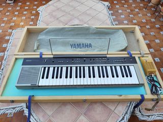 Yamaha PS-25 (Piano Electrónico) con Estuche