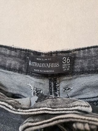 Vaqueros grises Stradivarius 