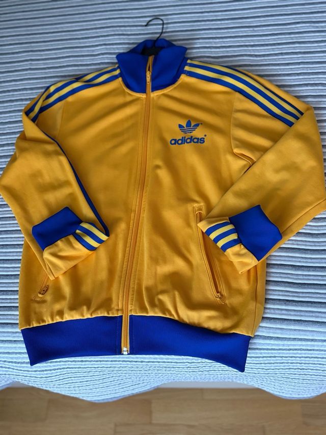 Chaqueta Adidas Adicolor amarilla y azul