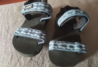 Sandálias Ref Criança Usadas