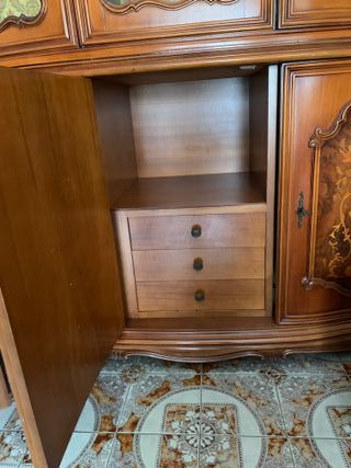 Mobile sala in legno con intarsi, tavolo, 6 sedie
