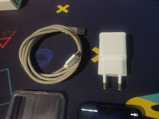 Móvil ZTE A7030 + funda transparente + cargador