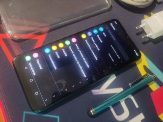 Móvil ZTE A7030 + funda transparente + cargador